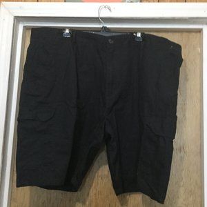 Man's NWOT cargo shorts size 46